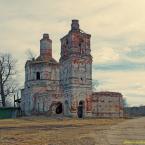 Вид на Троицкую церковь в Романове со стороны колокольни. Апрель 2014 г. Фото: Анатолий Максимов.