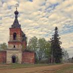Вид на колокольню Крестовоздвиженского храма. Май 2014 г. Фото: Анатолий Максимов.