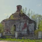 Вид на церковь Троицы Живоначальной со стороны апсиды. Май 2014 г. Фото: А. Максимов.