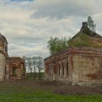 Воскресенский (слева) и Скорбященский (справа) храмы в Кунганове. Май 2014 г. Фото: Анатолий Максимов.