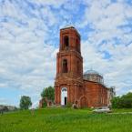 Вид на церковь со стороны колокольни. Май 2018 г. Фото: Анатолий Максимов.